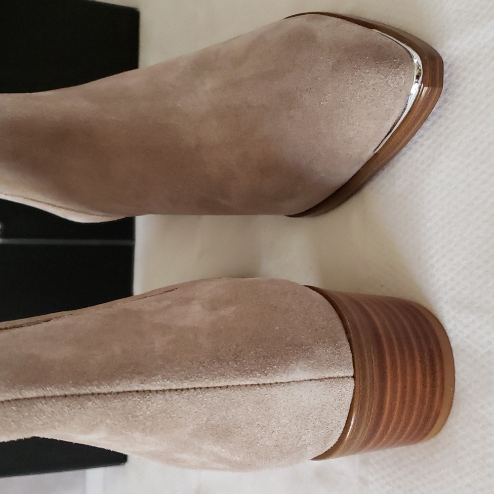 EUC Marc Fisher Yale Chelsea Boot size 8 M - Picture 4 of 16